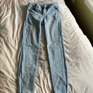 American Eagle light washed skinny Hi Rise Jegging